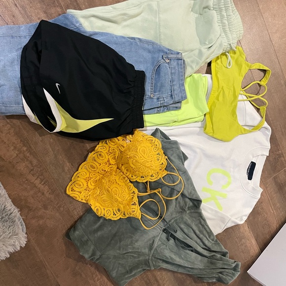 Women’s Clothing Lot - Size S - Picture 3 of 3